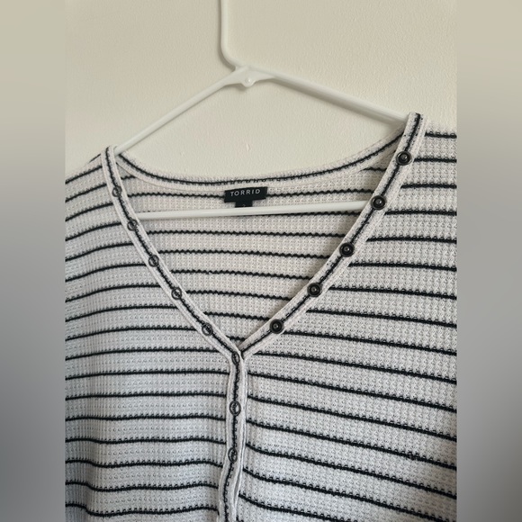 Torrid Waffle Snap Henley Long Sleeve Shirt - Picture 4 of 8